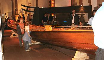 Das Hjortspringboot im archaeologischen Museeum in Frankfurt