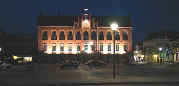 Rathaus von Nyborg bei Nacht